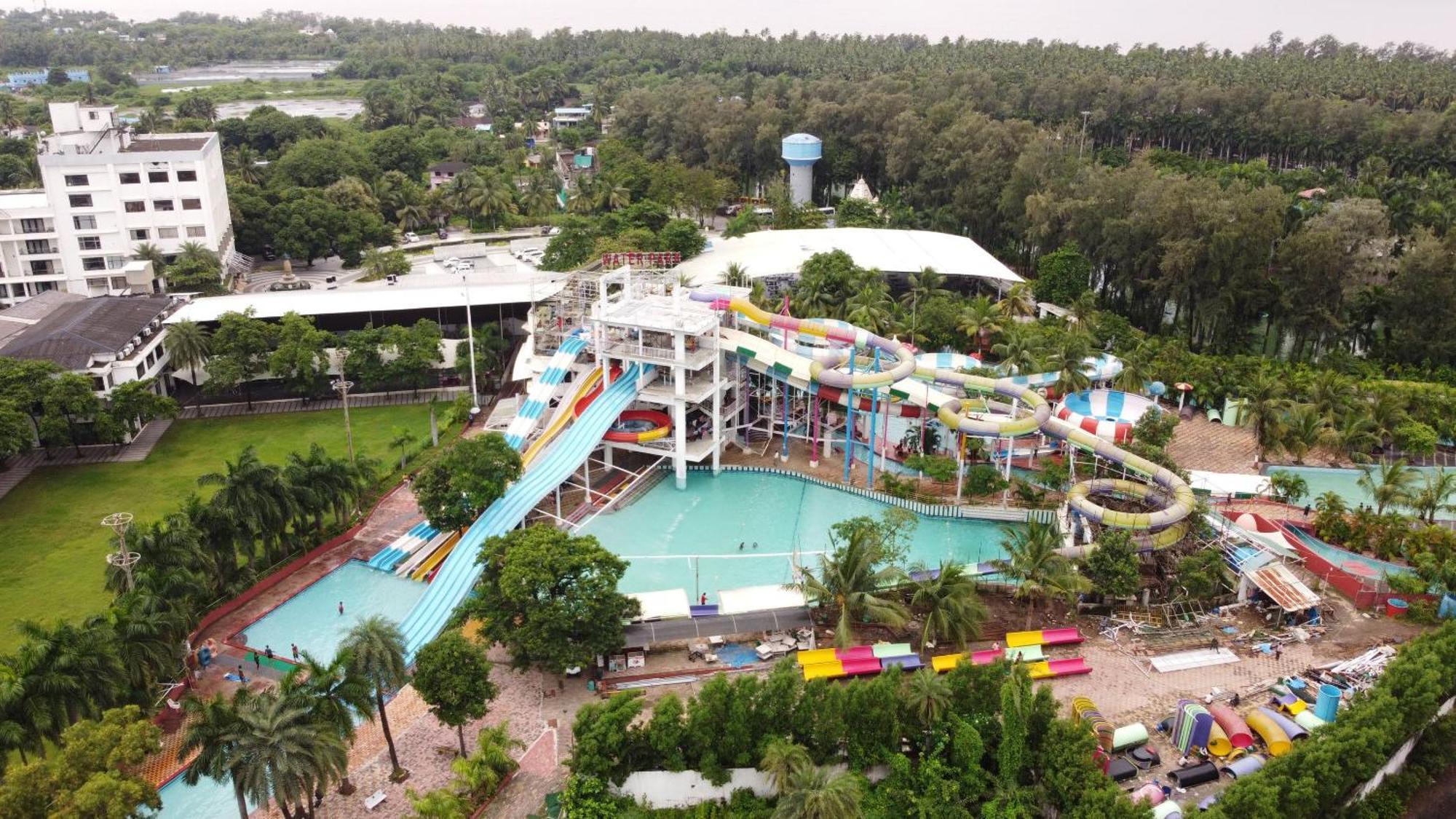 Hotel Ambica Daman Bagian luar foto