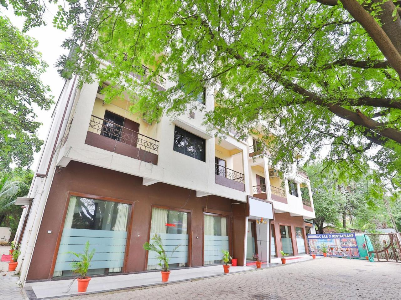 Hotel Ambica Daman Bagian luar foto