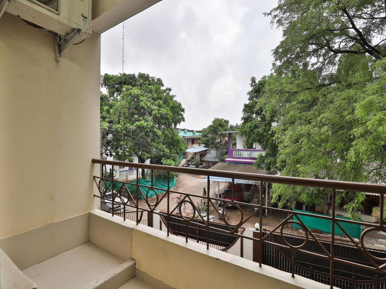 Hotel Ambica Daman Bagian luar foto