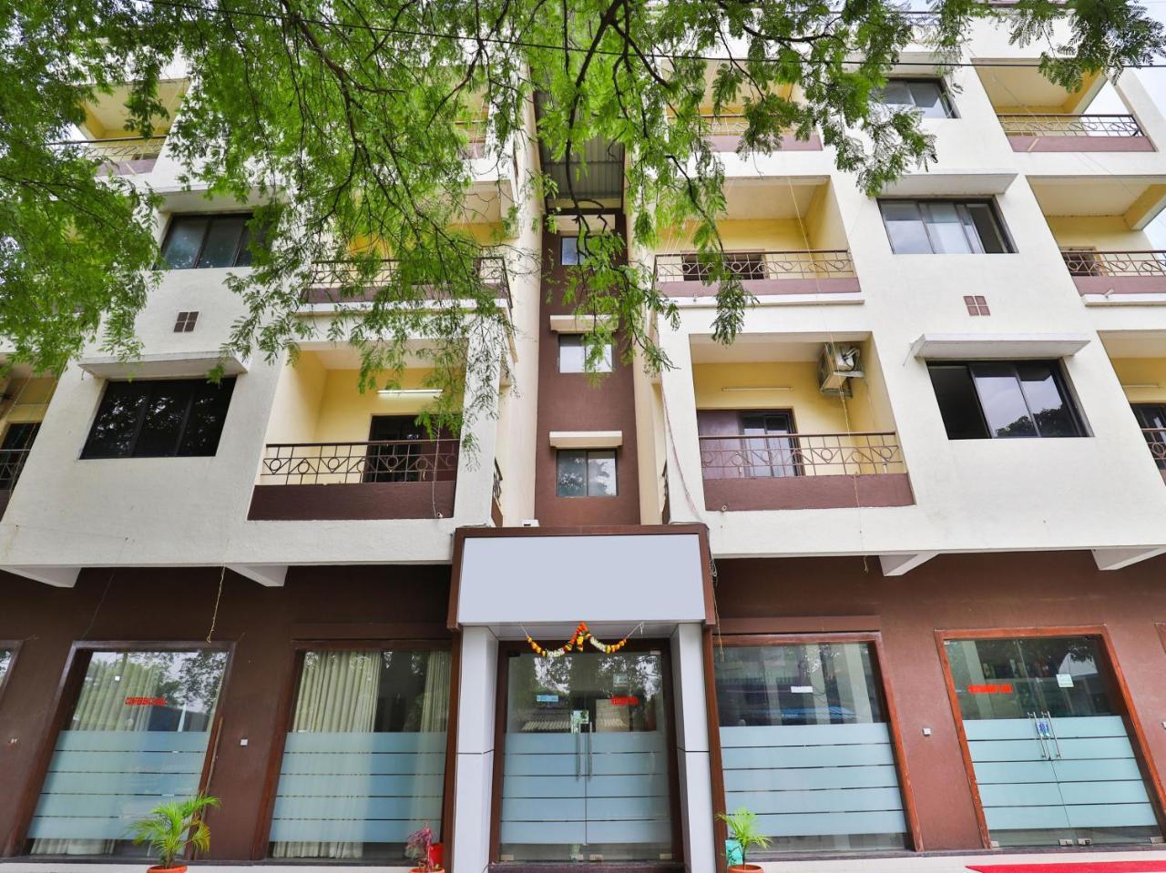 Hotel Ambica Daman Bagian luar foto
