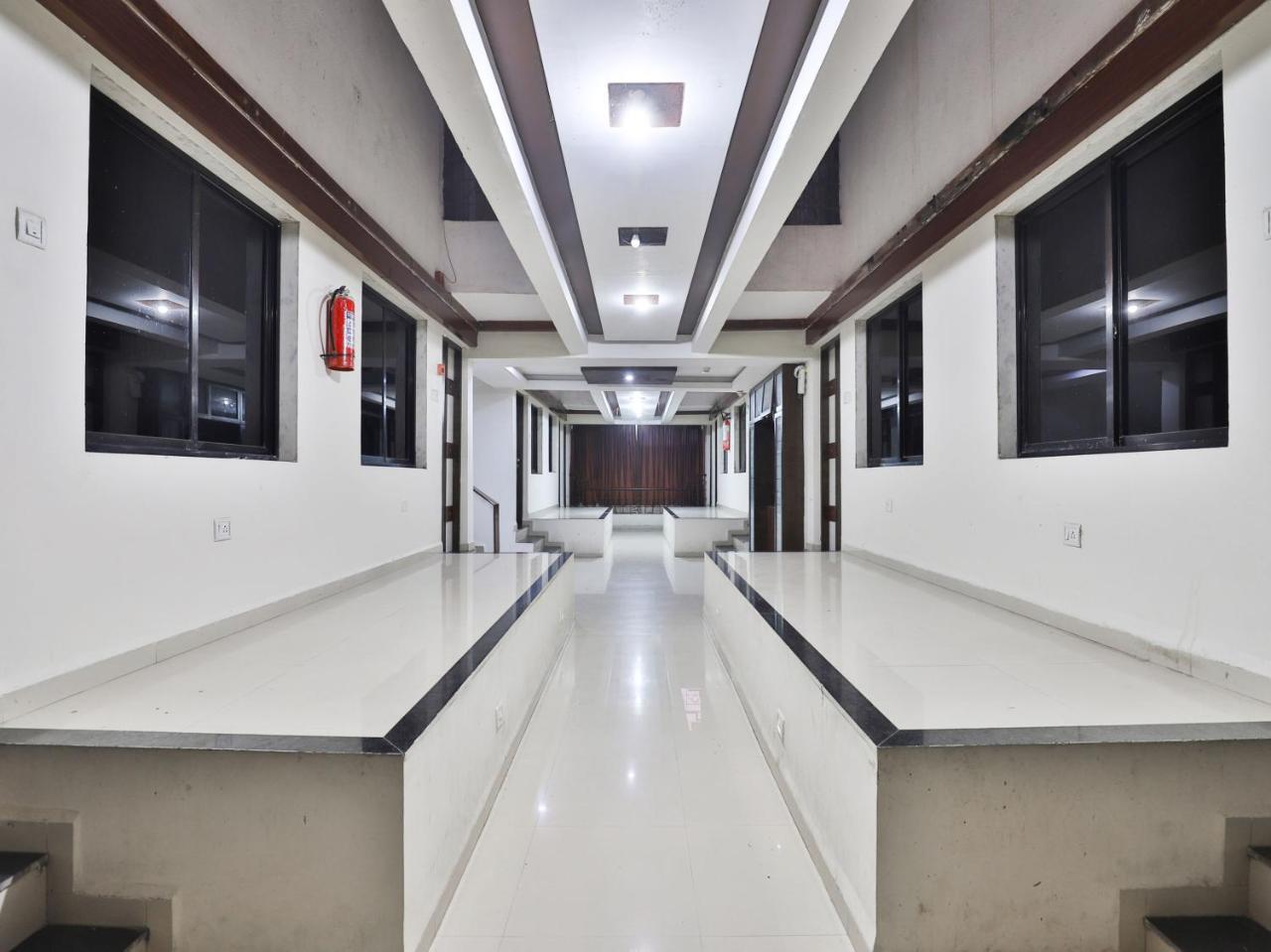 Hotel Ambica Daman Bagian luar foto