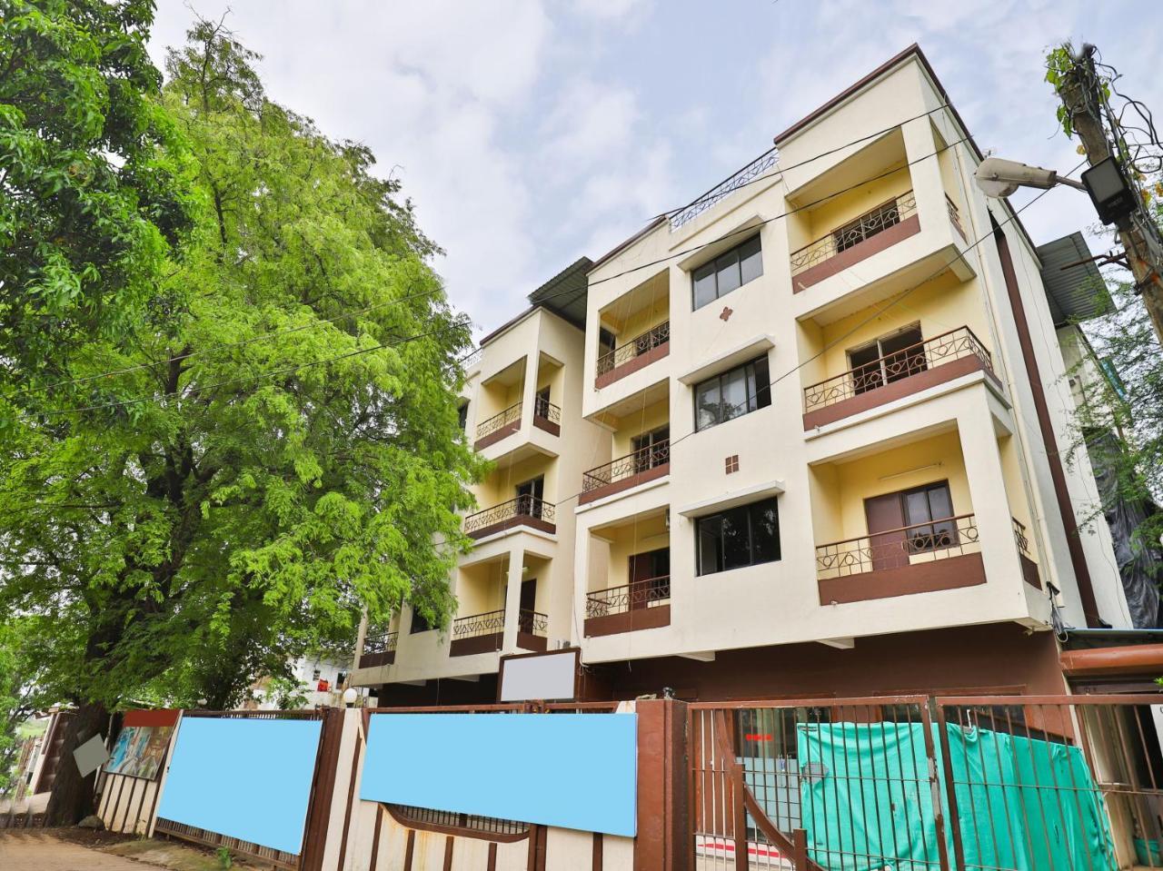 Hotel Ambica Daman Bagian luar foto