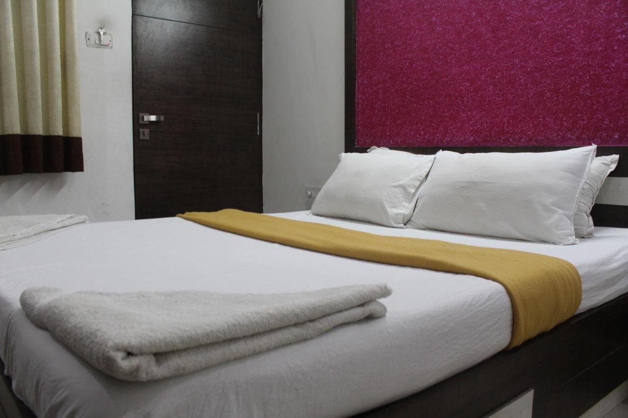 Hotel Ambica Daman Bagian luar foto