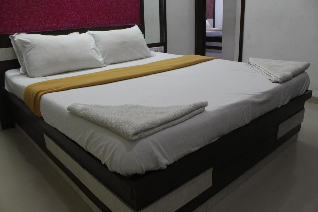 Hotel Ambica Daman Bagian luar foto