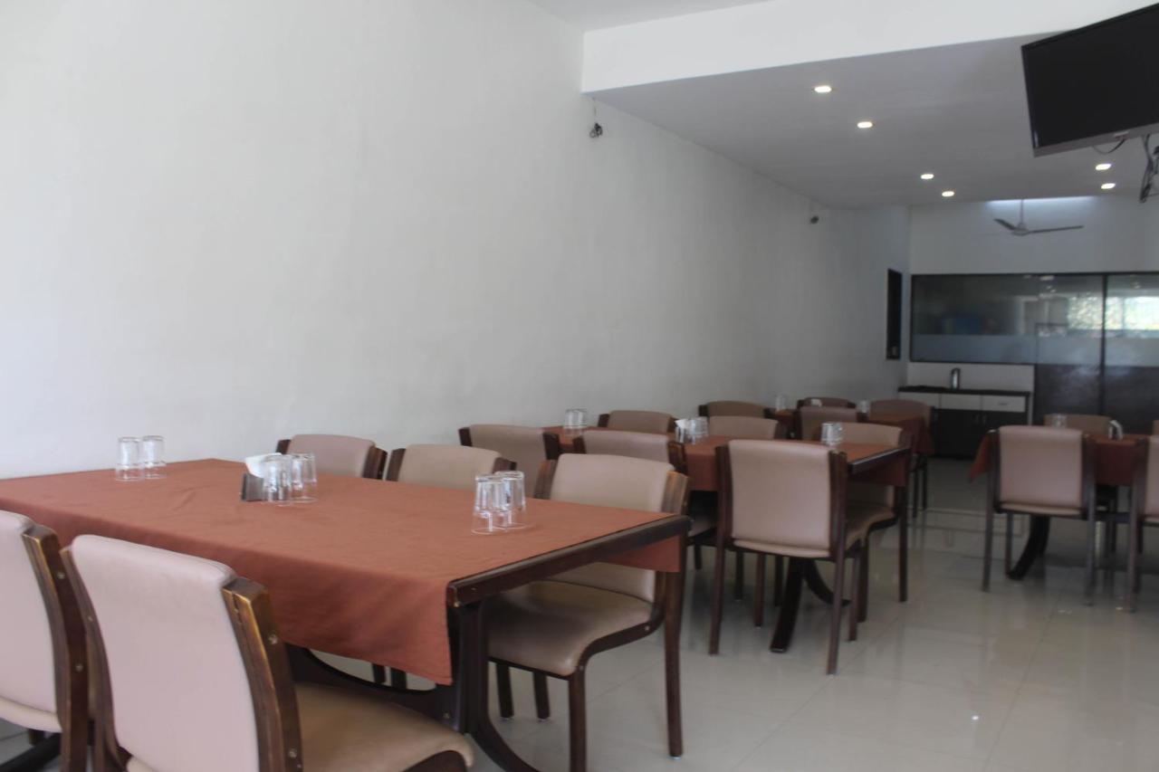 Hotel Ambica Daman Bagian luar foto