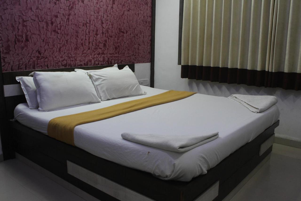 Hotel Ambica Daman Bagian luar foto